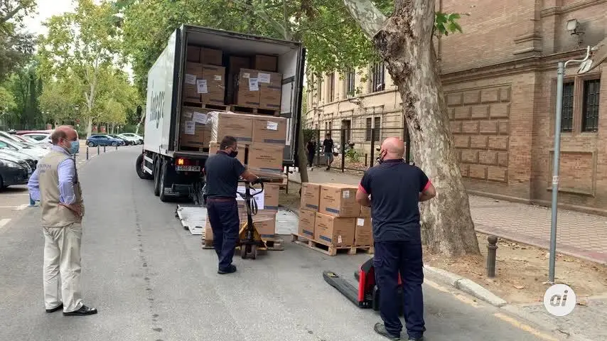 Sevilla recibe 622.000 mascarillas para ayuntamientos y familias m&aacute;s necesitadas