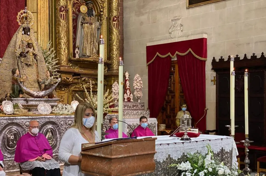 Mamen S&aacute;nchez, ante la Virgen de la Merced.  - Andaluc&iacute;a Informaci&oacute;n