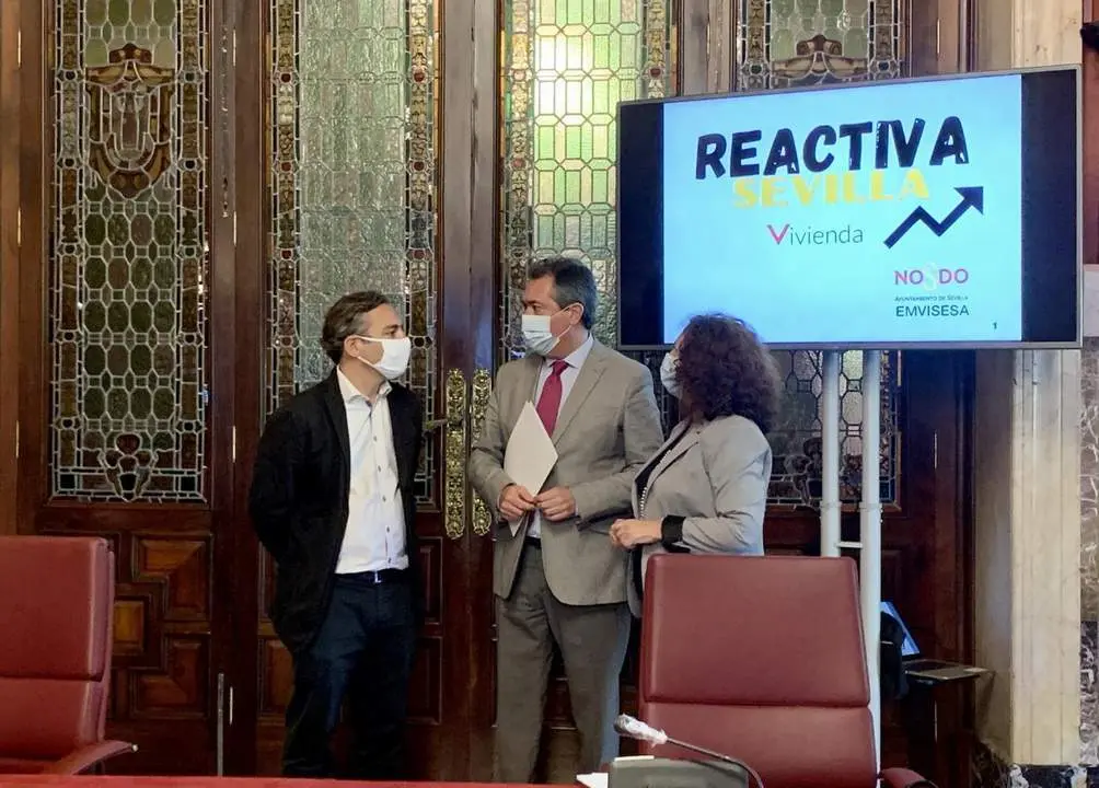 El alcalde presenta el plan de viviendas en alquiler asequible. - AYTO