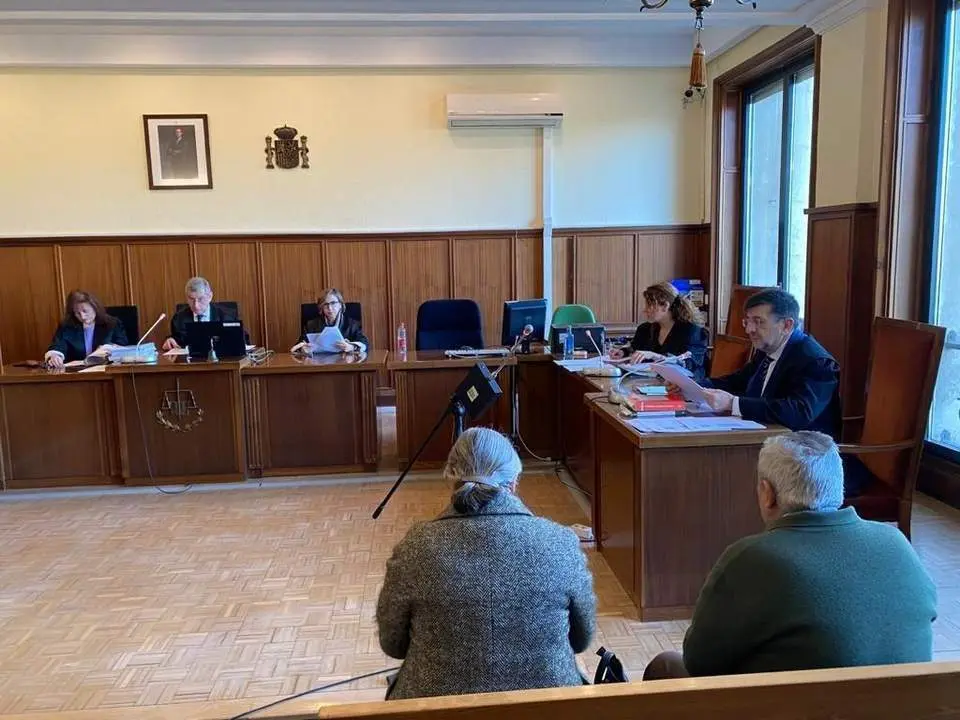 Juicio por maltrato a su hermano discapacitado. - EP