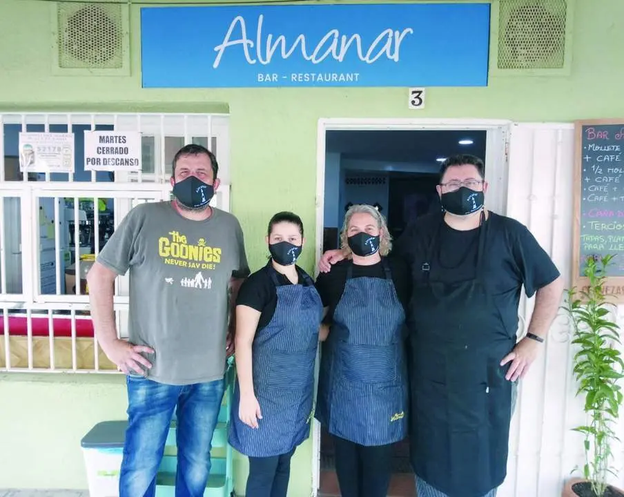 El equipo de Bar Almanar les espera en la Plaza del Faro. - A.I.