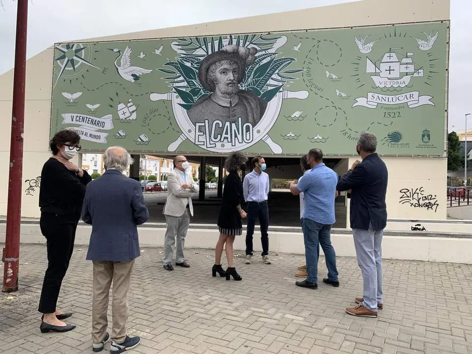 Uno de los murales que decora la estaci&oacute;n de autobuses de Sanl&uacute;car. - C. Cruz