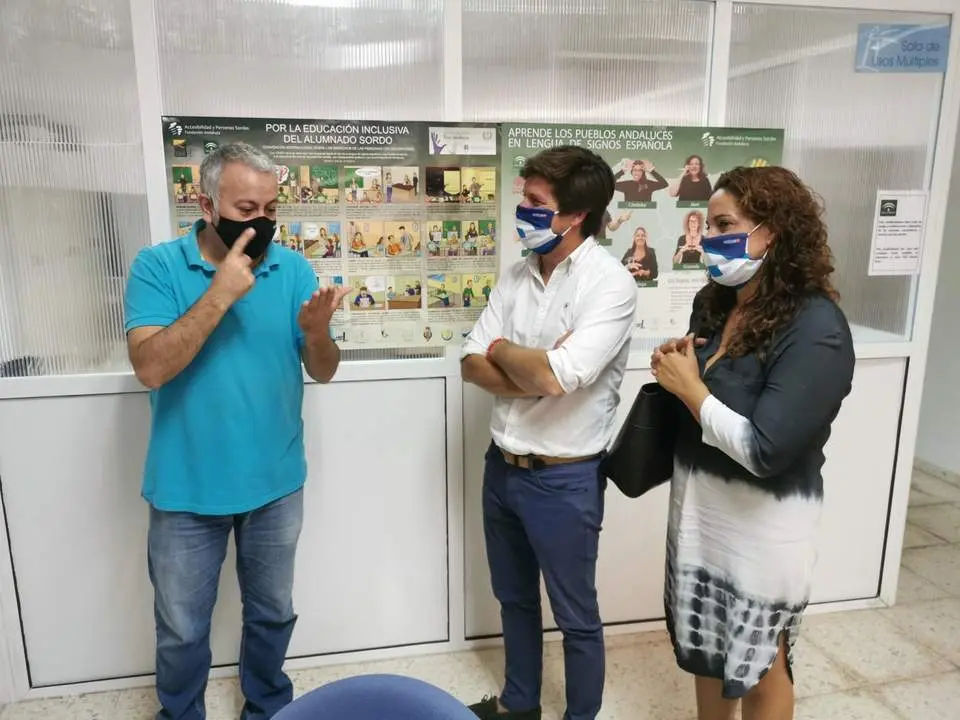 Visita a una asociaci&oacute;n de sordos. - VH