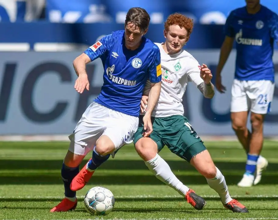 Juan Miranda durante un partido de Bundesliga.  - efe