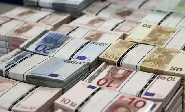 Dinero. - EP