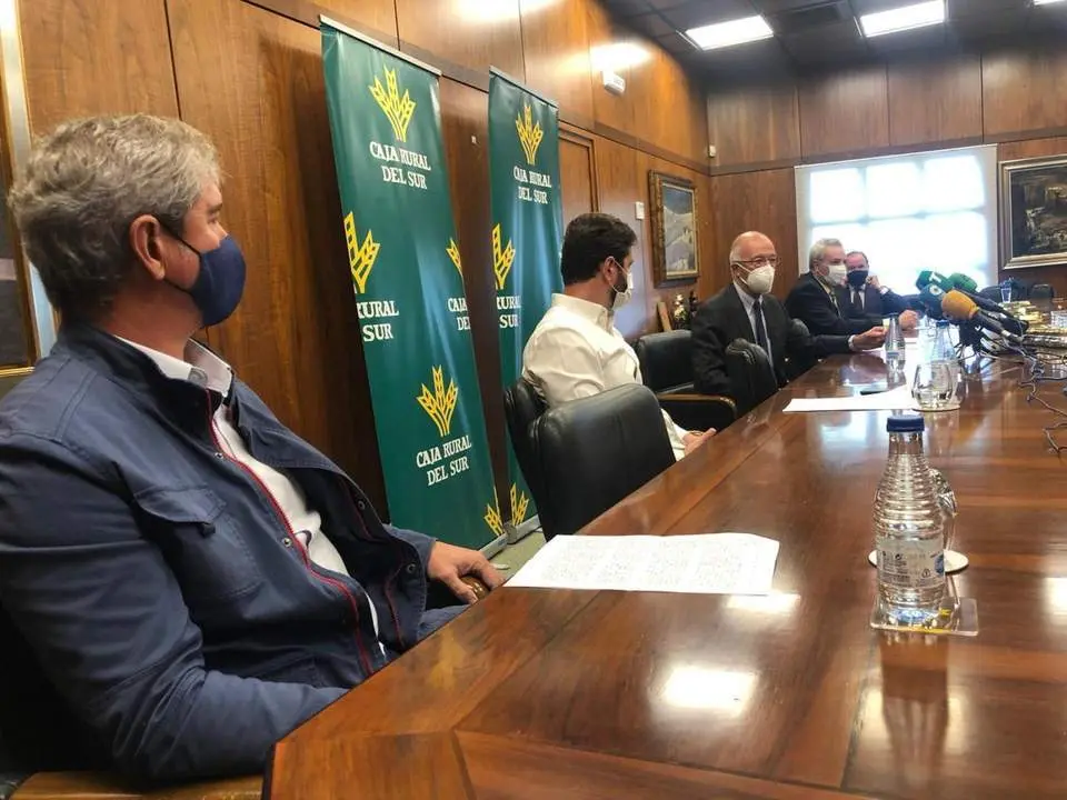 Rueda de prensa en la Caja Rural del Sur. - VH