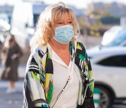 La exalcaldesa de Marbella (M&aacute;laga) Marisol Yag&uuml;e a su llegada a la Ciudad de la Justicia de M&aacute;laga este mi&eacute;rcoles. - EFE/Carlos D&iacute;az