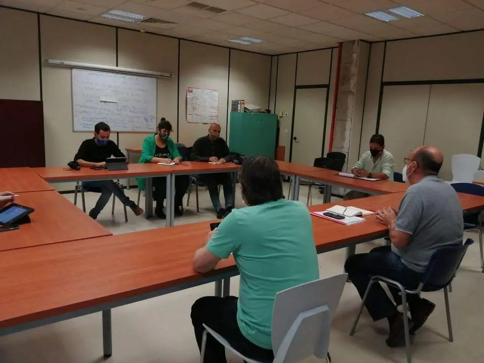 Reuni&oacute;n de Adelante con la plantilla de Tussam. - ADELANTE