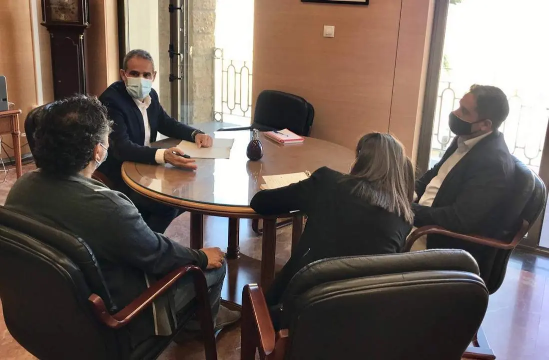 Jos&eacute; Pacheco se re&uacute;ne con la Junta Directiva del Centro Comercial Abierto de C&aacute;diz. - 