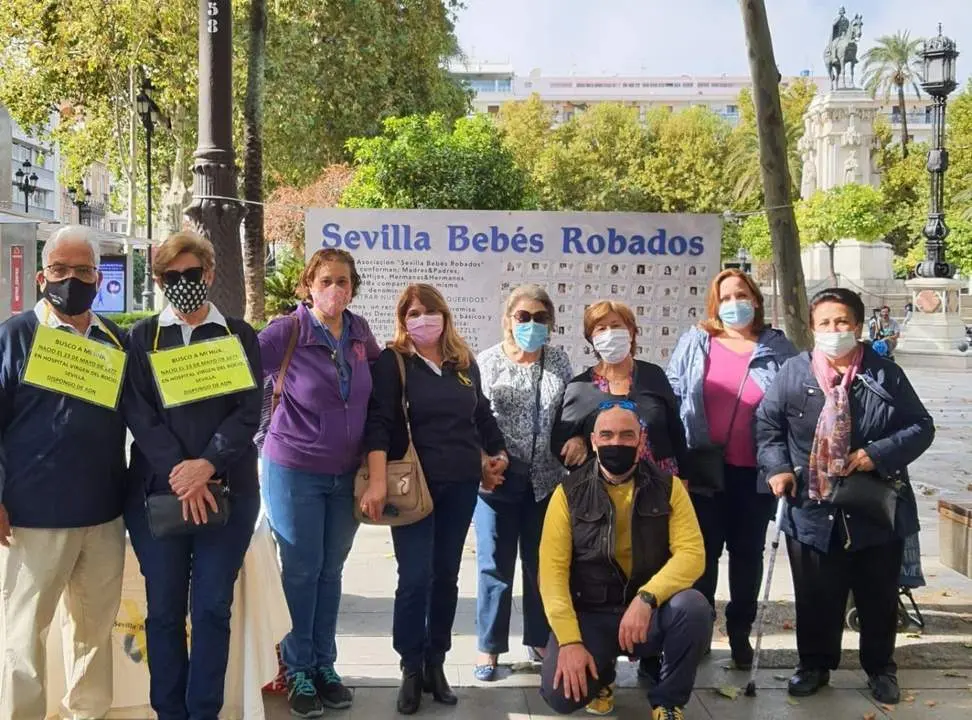 La concentraci&oacute;n en la Plaza Nueva de Beb&eacute;s Robados. - EP