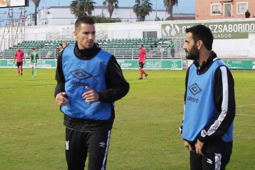 Geijo y G&uuml;iza en el transcurso del partido Atl&eacute;tico Sanluque&ntilde;o - San Fernando - Ra&uacute;l J. Bustillos