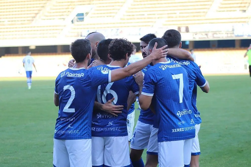 Felicidad tras el gol de Bello. - xerezdeportivofc.com