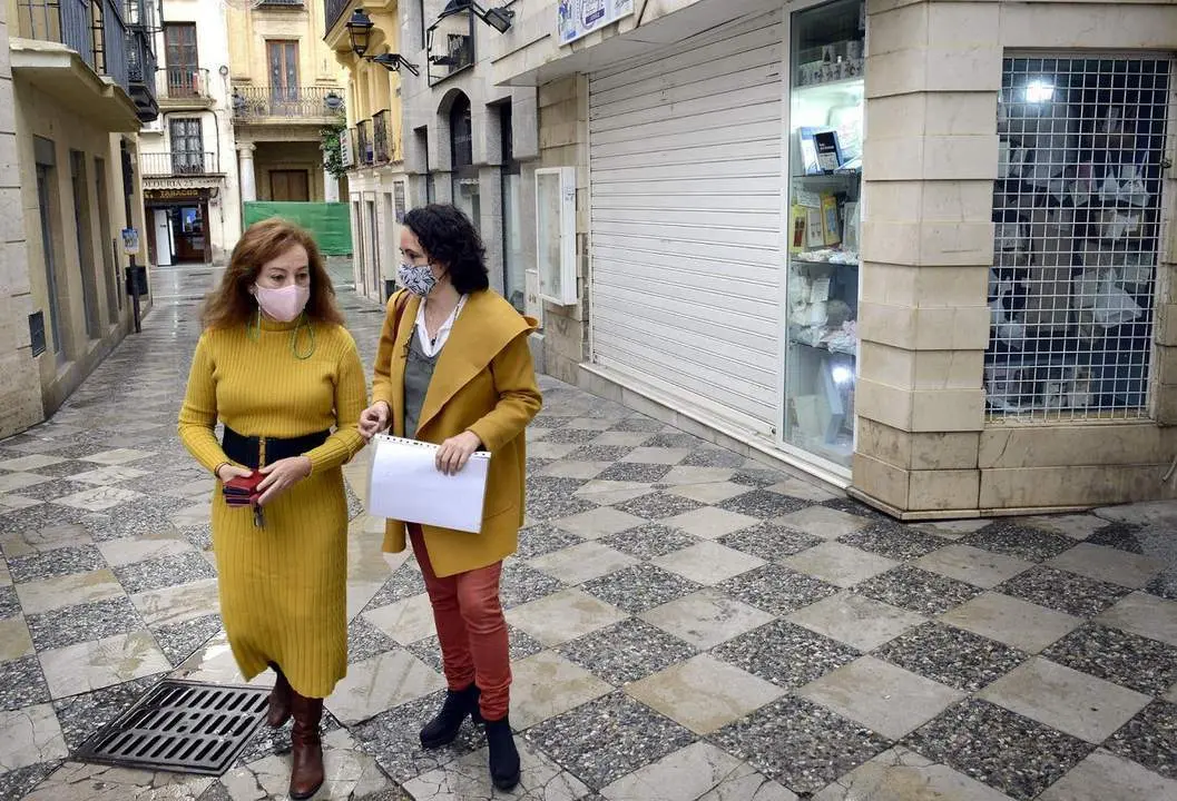 Isabel Gallardo junto a la presidenta de Acoje - jerez.es