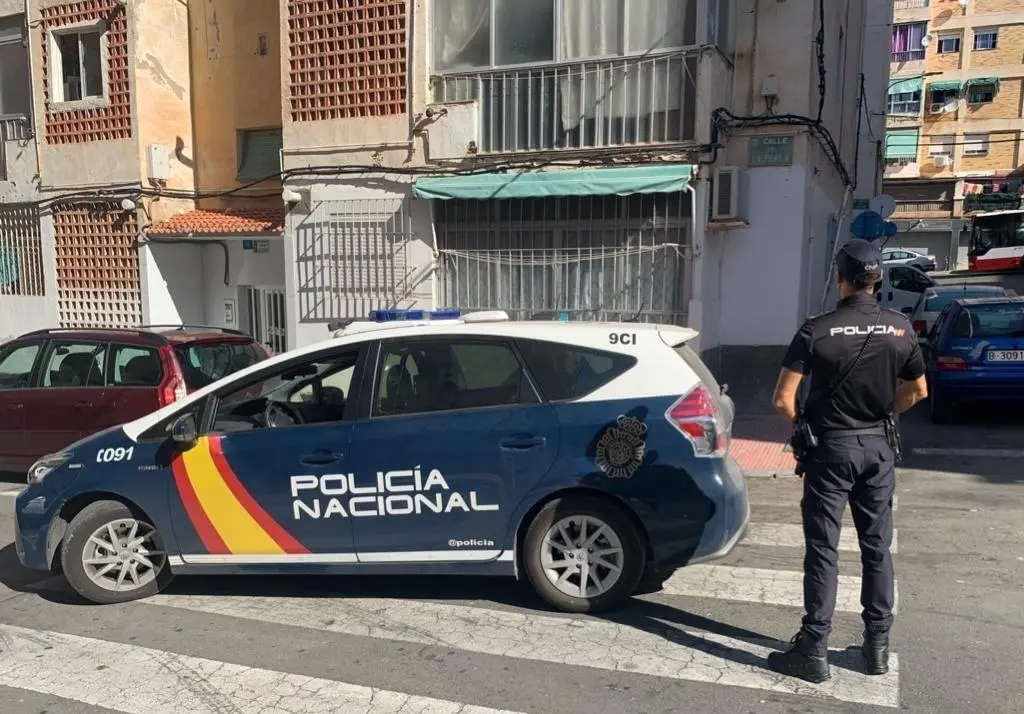 Un agente del Cuerpo Nacional de Polic&iacute;a. - AI
