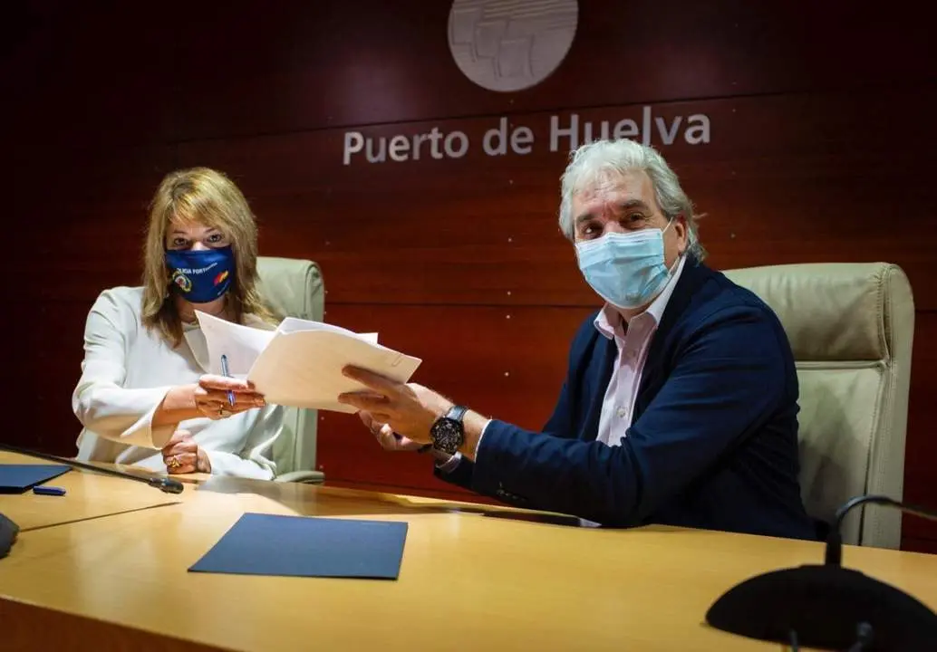 Firma del patrocinio de colaboraci&oacute;n. - VH