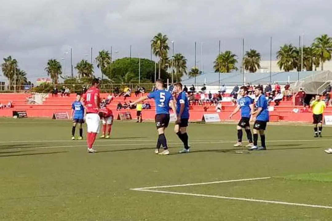 La Divina Pastora en labores defensivas - Racing Portuense