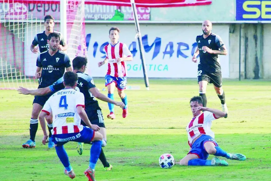 Una acci&oacute;n del Algeciras - Marbella, de la primera jornada de Liga - Andy Ragel