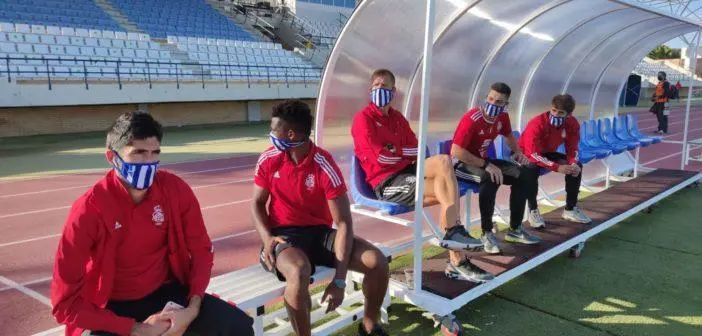 Banquillo del Recre el d&iacute;a del aplazamiento. - TENOR