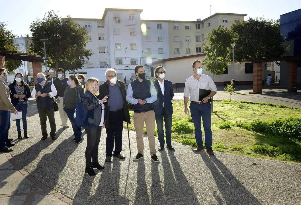 La alcaldesa en su visita a Las Torres - jerez.es