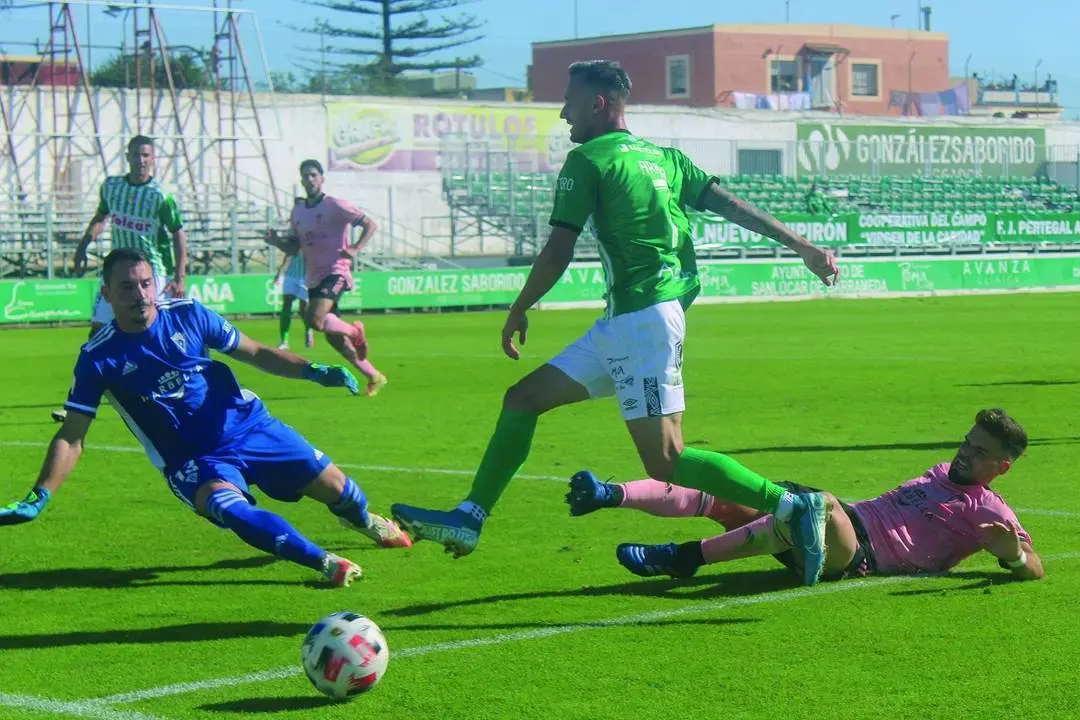 Arasa tuvo el 3-0 muy cerca en esta accion del segundo tiempo - Ra&uacute;l J. Bustillos