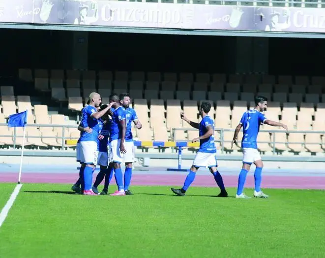 Los jugadores del Xerez DFC celebrando su gol - Cristo Garc&iacute;a