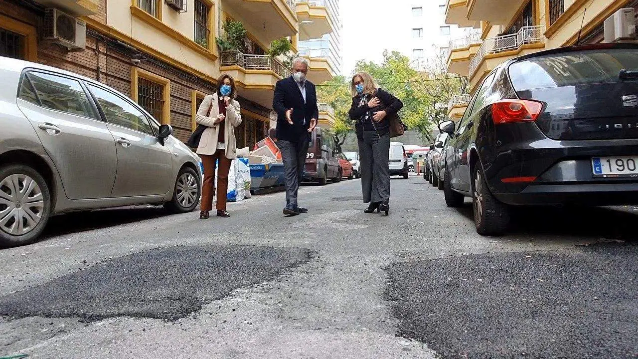 Aumesquet en una de las calles de Nervi&oacute;n. - Cs