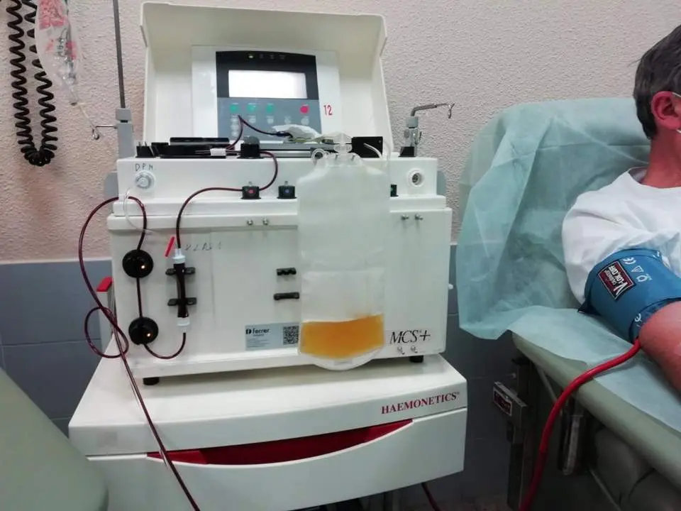 Un donante de plasma en el CTTC de Huelva. - Europa Press