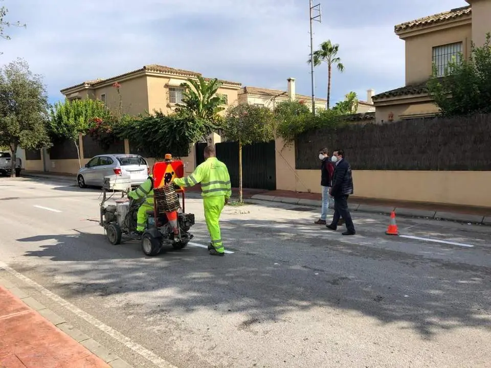 PINTADO AVDA ALCALDE RUIZ GOLLURI. - Viva