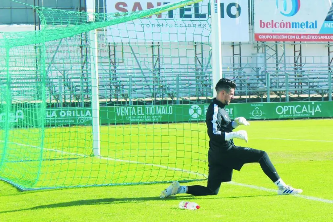 Isma Gil antes de enfrentarse al Marbella en el &uacute;ltimo partido disputado en El Palmar - Ra&uacute;l J. Bustillos
