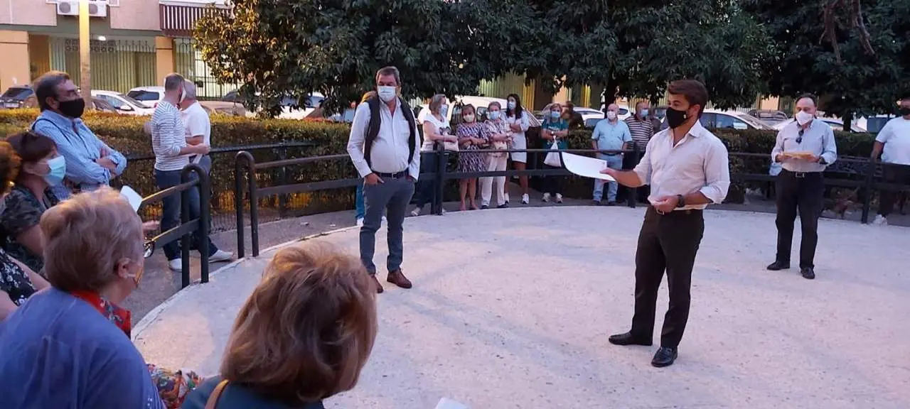 Beltr&aacute;n P&eacute;rez con los vecinos de Santa Aurelia. - PP