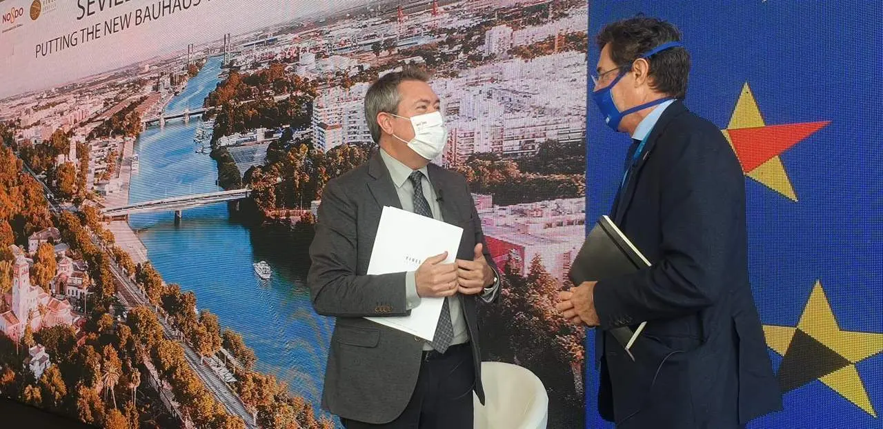 El alcalde de Sevilla con el director general del JRC. - AYTO