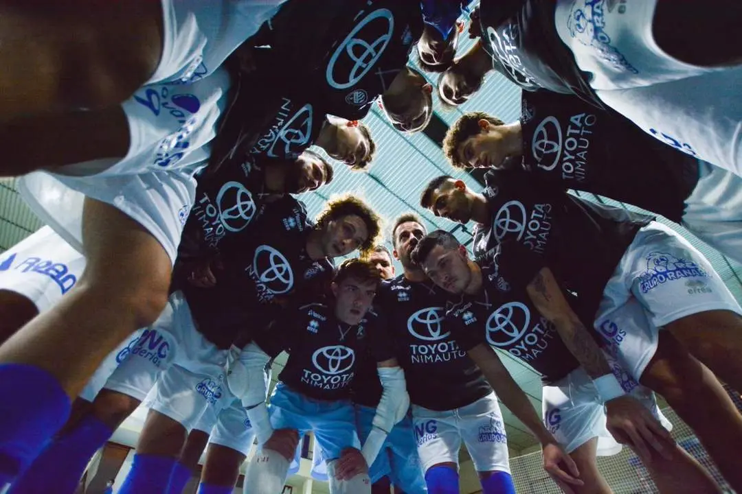 Pi&ntilde;a del Xerez Toyota Nimauto antes de un partido. - xerezdfc.com