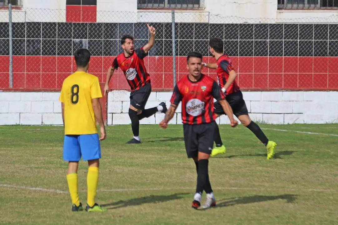 Imagen del &uacute;ltimo partido de la UD Rote&ntilde;a frente a el Torno - 