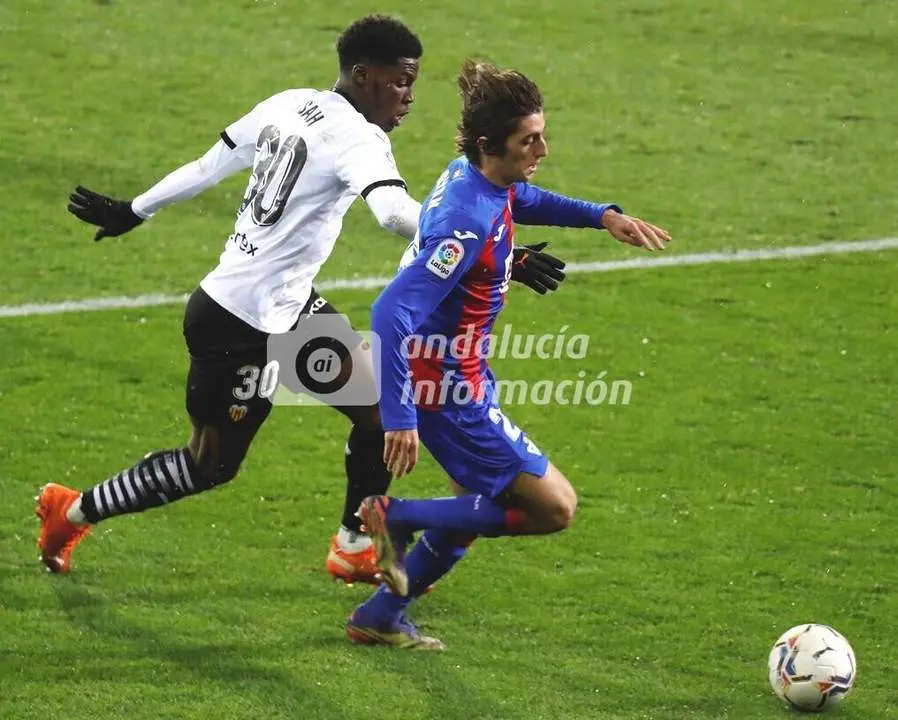 Bryan Gil durante un partido del Eibar. - efe