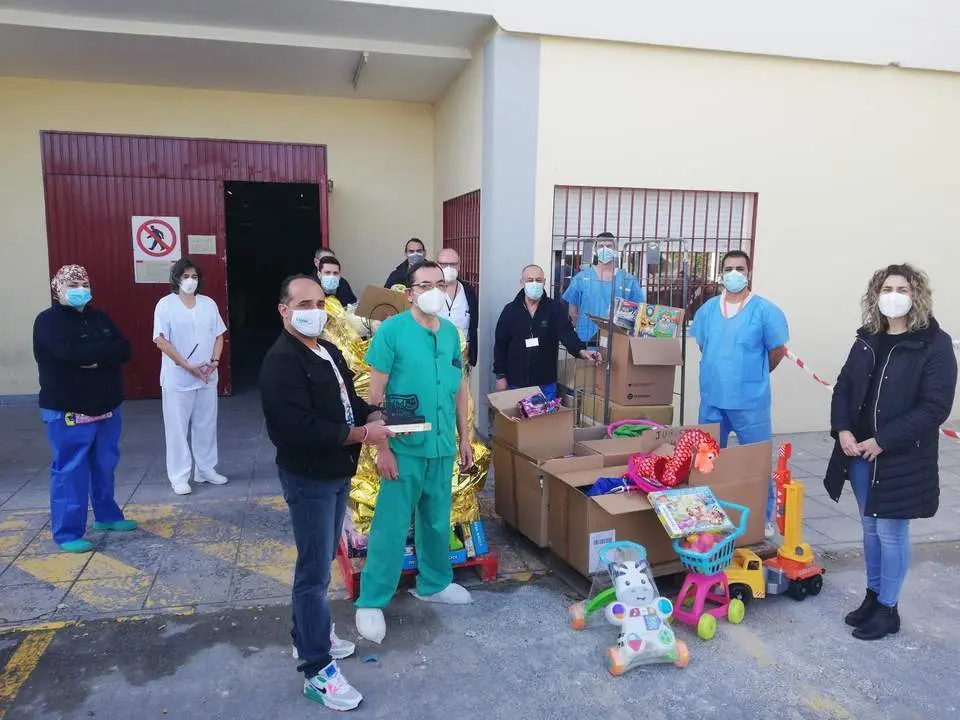 Entrega de parte de los juguetes. - VH