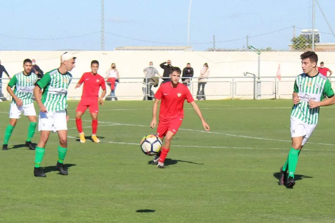 Una acci&oacute;n del partido disputado en el Doro Stadium - Ra&uacute;l J. Bustillos