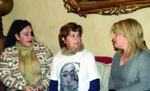 Roc&iacute;o con su madre Paqui M&aacute;rquez y la alcaldesa.  - Viva