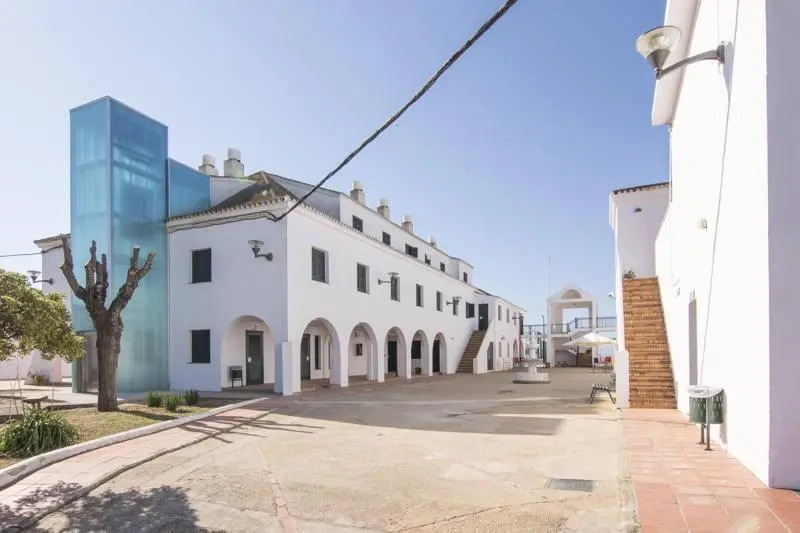 Albergue de Punta Umbr&iacute;a. - VH
