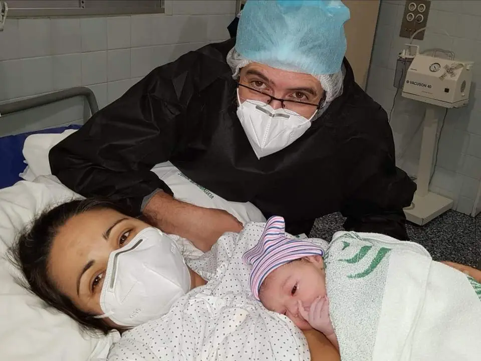 Candela, junto a sus padres - SAS