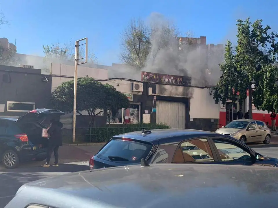 Incendio en la florister&iacute;a de calle Artesanos. - VH