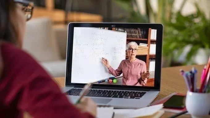 Clases online. - A. I.
