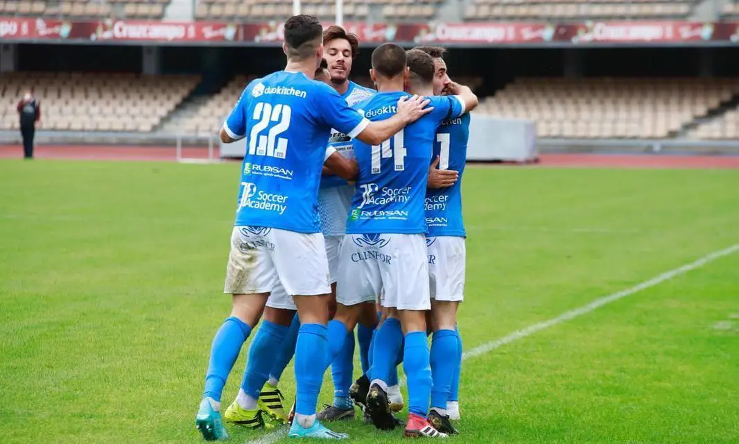 El Xerez CD celebra un gol esta temporada en Chap&iacute;n. - Cristo Garc&iacute;a