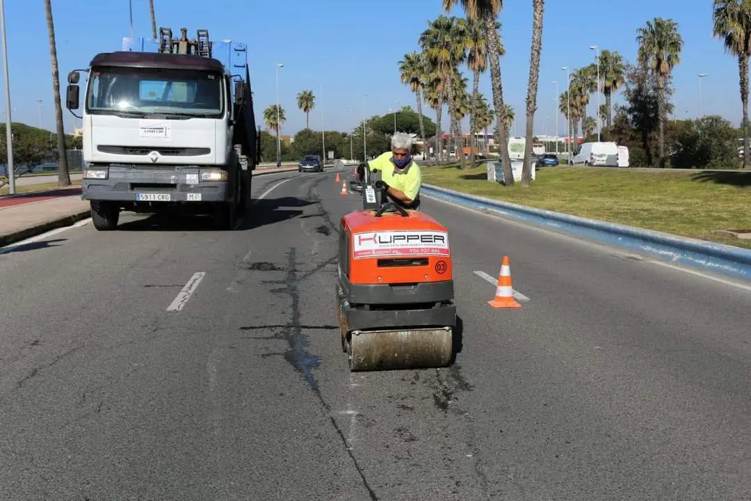 socavones en avenida de valdelagrana. - Viva