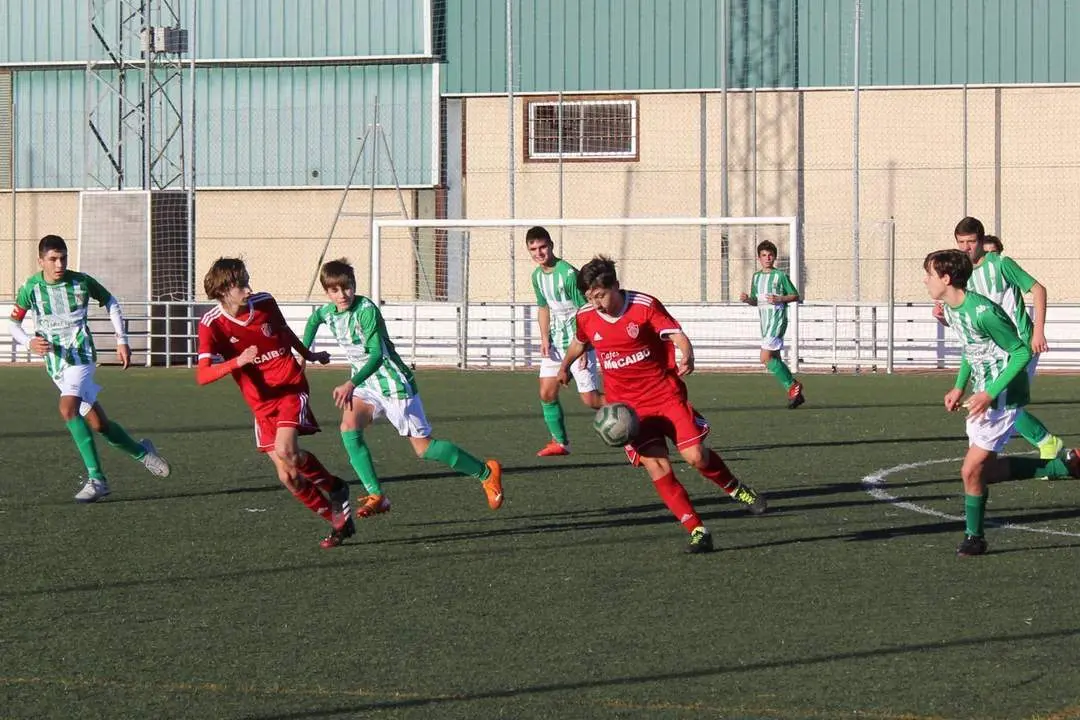 Una acci&oacute;n del partido del infantil A del Atl&eacute;tico Sanluque&ntilde;o - Utrera - Ra&uacute;l J. Bustillos