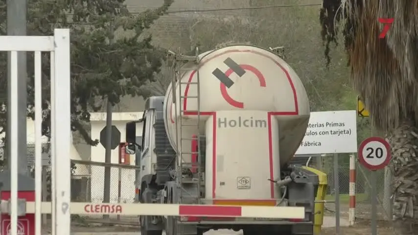 La plantilla de Holcim en Jerez inicia sus movilizaciones contra el ERE