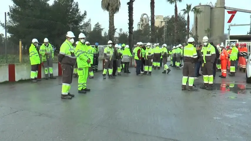 Los sindicatos instan a las administraciones a evitar el ERE de Holcim en Jerez