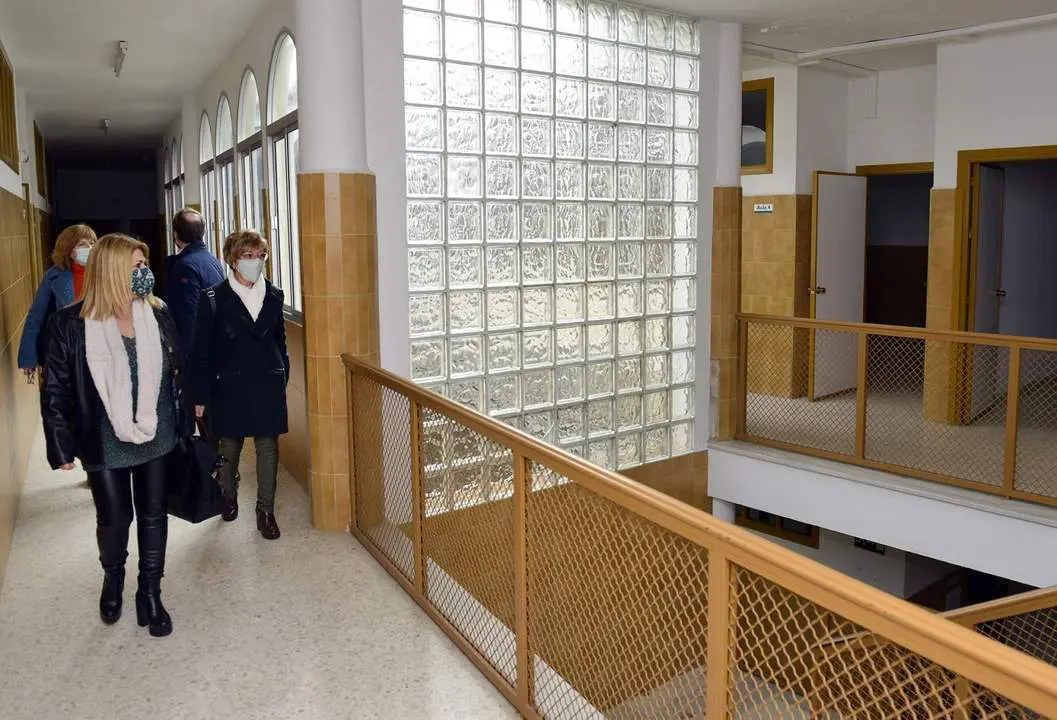 Un momento de la visita de la alcaldesa al nuevo centro comunitario.  - Jerez