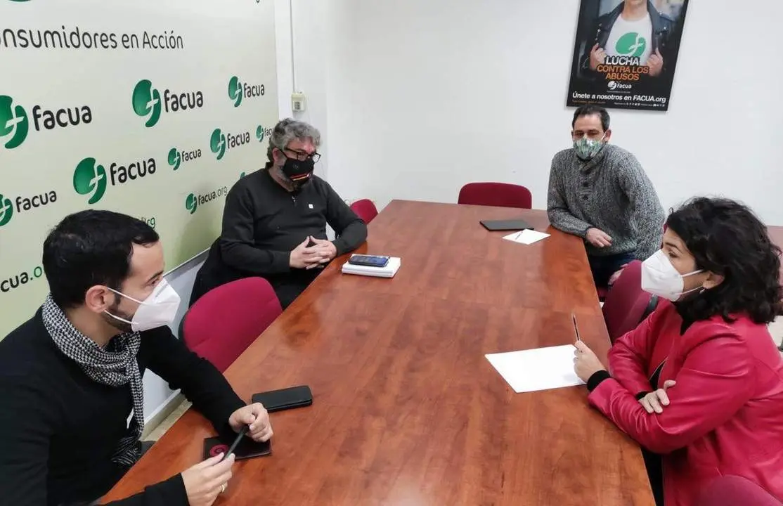 Un momento de la reuni&oacute;n. - IU