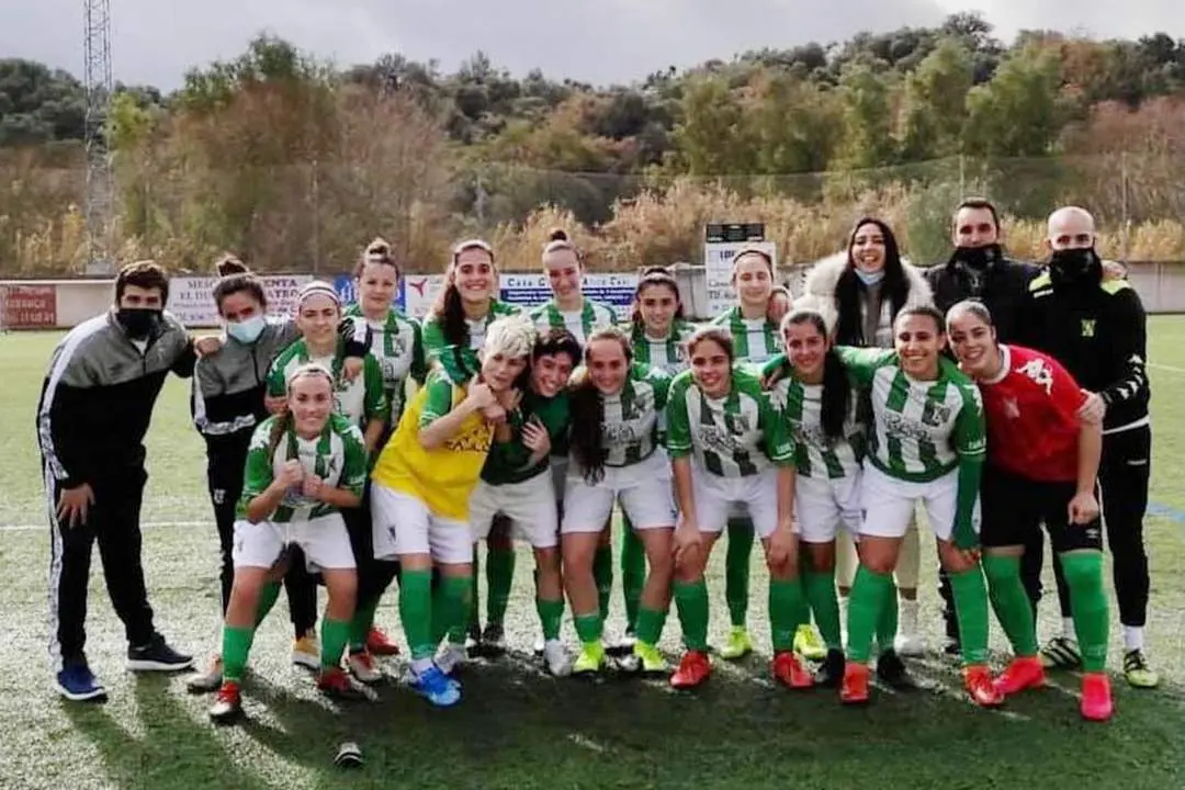 El Atl&eacute;tico Sanluque&ntilde;o Femenino celebrando la victoria obtenida en El Bosque - 