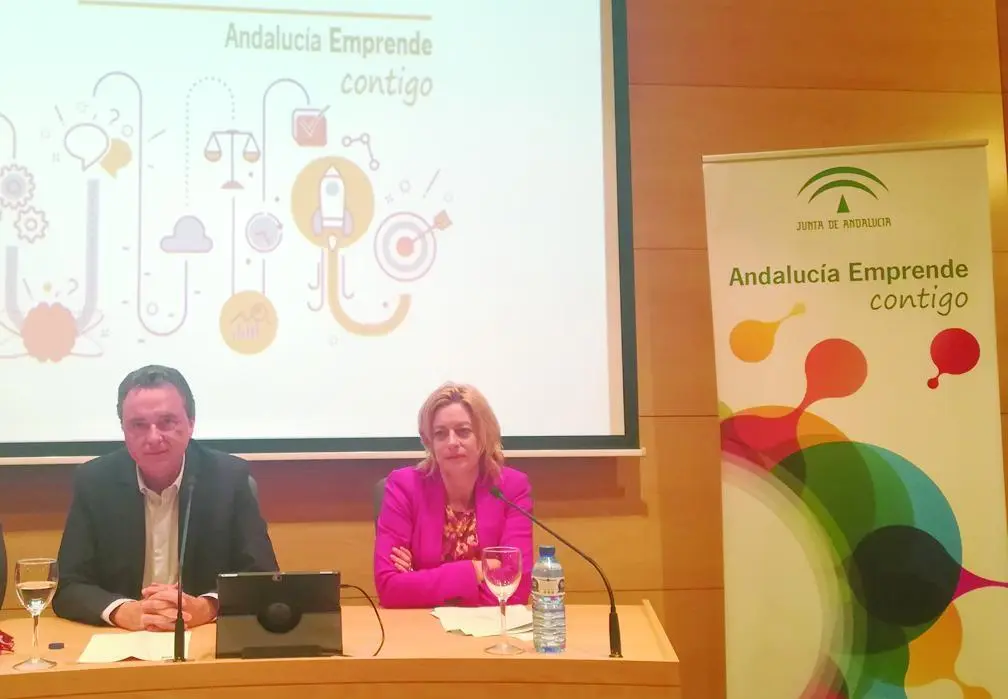 El alcalde de Torremolinos, Jos&eacute; Ortiz, y Montserrat Reyes, en una imagen de archivo. - Andaluc&iacute;a Emprende